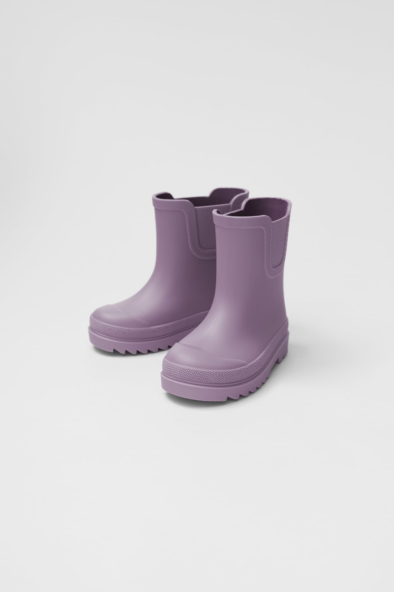 Violet regenlaarzen van de Zara | Tips regenlaarzen voor meisjes