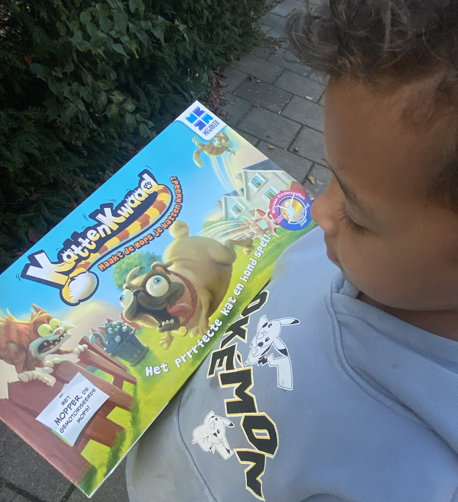 KattenKwaad van Megableu is hier thuis een hit! Liam is zo enthousiast dat hij het spel inmiddels zelf klaarzet en speelt zonder begeleiding.