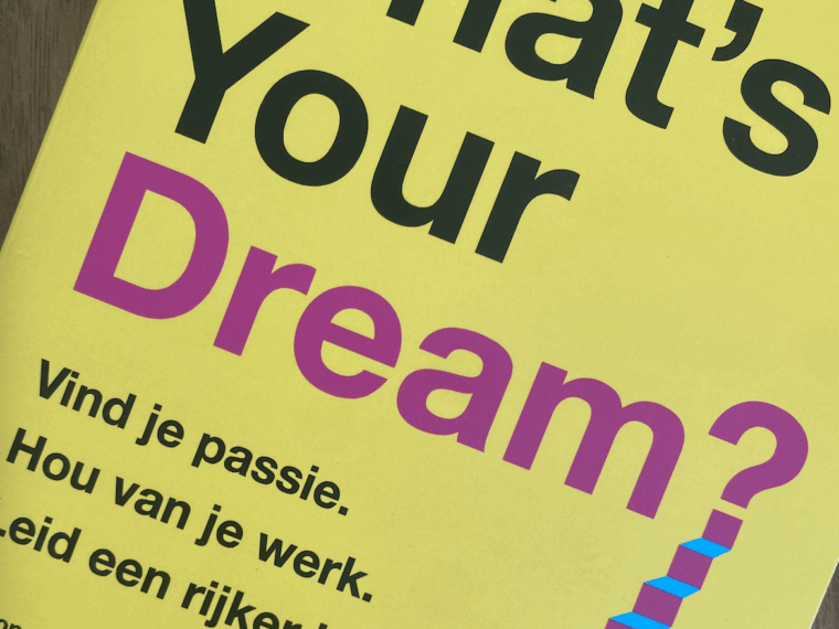 Wat ben ik blij dat ik What’s Your Dream? van Simon Squibb had meegenomen. Dit boek las ik in één ruk uit.